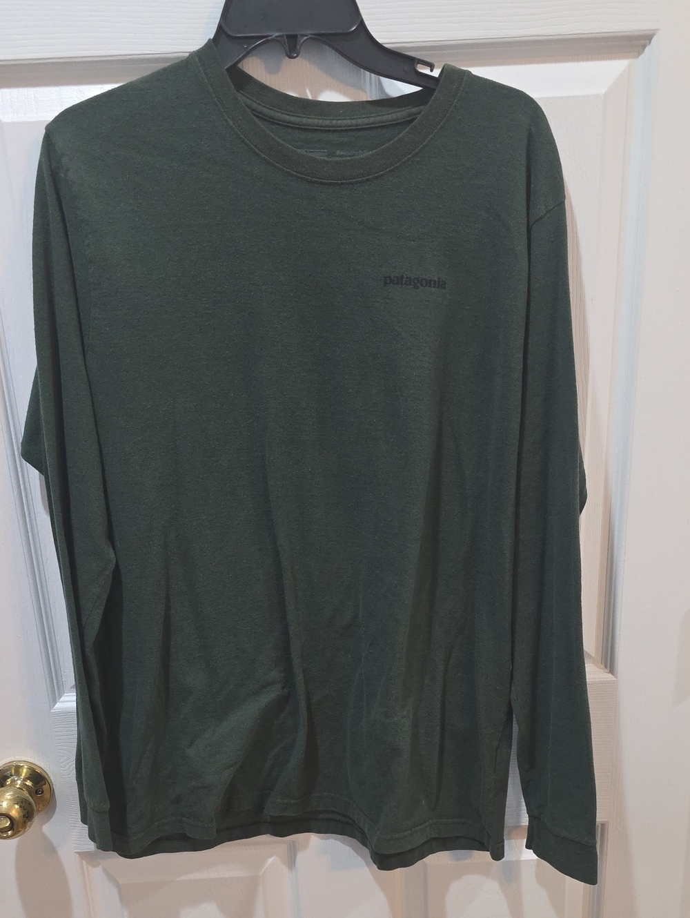 Patagonia Women's Dark Green Long-Sleeve Crew Tee Size L